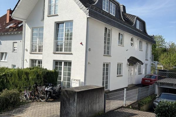 Prenájom bytu 4-izbový 119 m², Frankfurt am Main, Hesensko Prenájom bytu 4-izbový 119 m², Frankfurt am Main, Hesensko