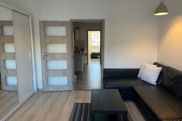 Prenájom bytu 2-izbový 42 m², Lucemburská, Praha Prenájom bytu 2-izbový 42 m², Lucemburská, Praha