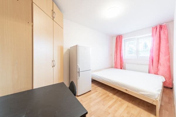 Prenájom bytu 3-izbový 15 m², Stochovská, Praha Prenájom bytu 3-izbový 15 m², Stochovská, Praha
