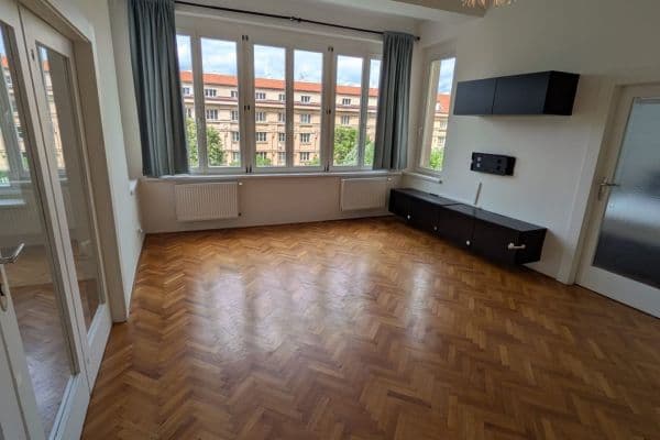 Prenájom bytu 4-izbový 96 m², Rooseveltova, Praha Prenájom bytu 4-izbový 96 m², Rooseveltova, Praha