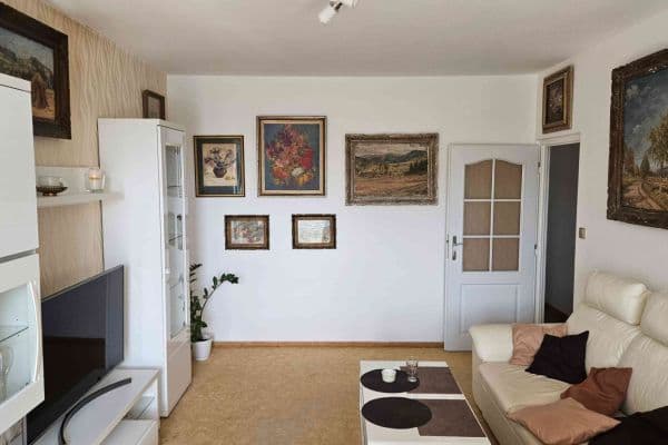 Prenájom bytu 3-izbový 86 m², Truhlářská, Hradec Králové Prenájom bytu 3-izbový 86 m², Truhlářská, Hradec Králové