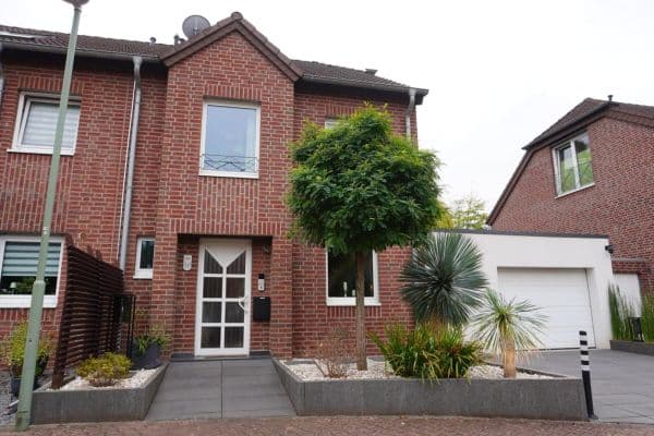 Predaj domu 147 m², pozemek 303 m², Gladbacher Straße 280, Neuss Predaj domu 147 m², pozemek 303 m², Gladbacher Straße 280, Neuss