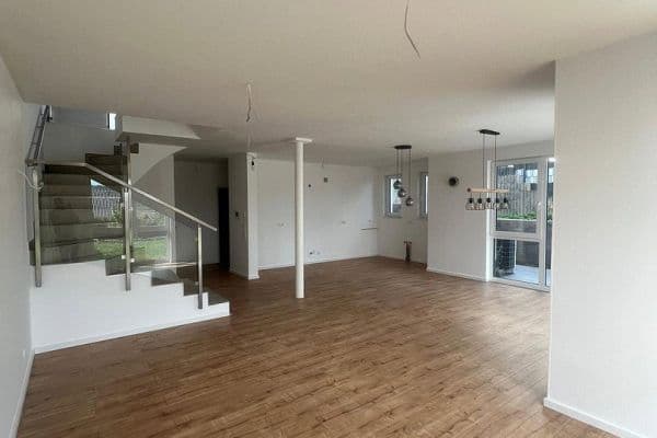 Prenájom domu 182 m², pozemek 334 m², Schwester Anna Straße 4b, Rümmelsheim Prenájom domu 182 m², pozemek 334 m², Schwester Anna Straße 4b, Rümmelsheim