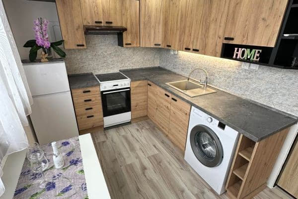 Prenájom bytu 1-izbový 39 m², Bruzovská, Frýdek-Místek Prenájom bytu 1-izbový 39 m², Bruzovská, Frýdek-Místek