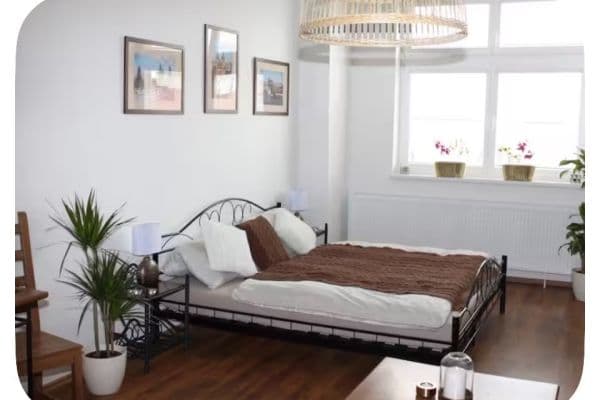 Prenájom bytu 1-izbový 40 m², Orlická, Praha Prenájom bytu 1-izbový 40 m², Orlická, Praha