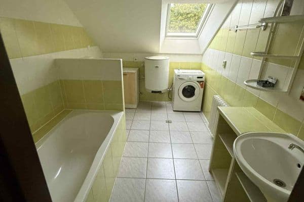 Prenájom bytu 3-izbový 110 m², Za Dráhou, Bystřice pod Hostýnem Prenájom bytu 3-izbový 110 m², Za Dráhou, Bystřice pod Hostýnem
