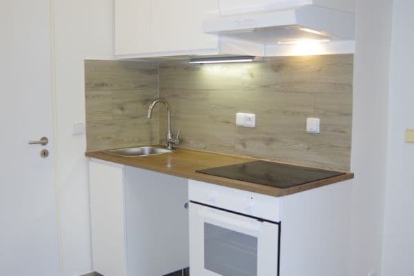 Prenájom bytu 1-izbový 35 m², Husitská, Praha Prenájom bytu 1-izbový 35 m², Husitská, Praha