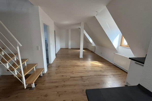 Prenájom bytu 4-izbový 110 m², Frankfurt, Hesensko Prenájom bytu 4-izbový 110 m², Frankfurt, Hesensko