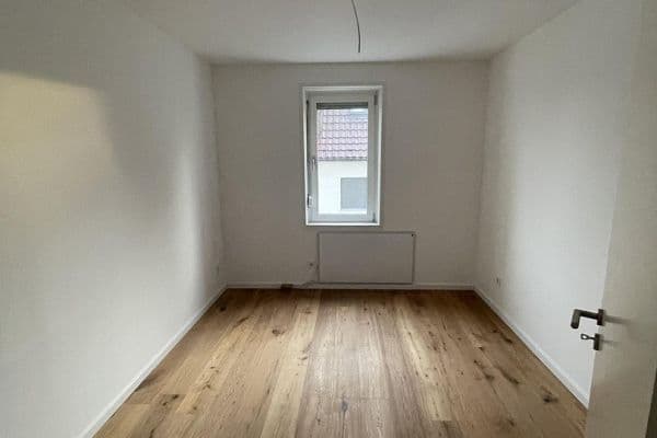 Prenájom bytu 3-izbový 65 m², Zabergäustr.97, Stuttgart Prenájom bytu 3-izbový 65 m², Zabergäustr.97, Stuttgart