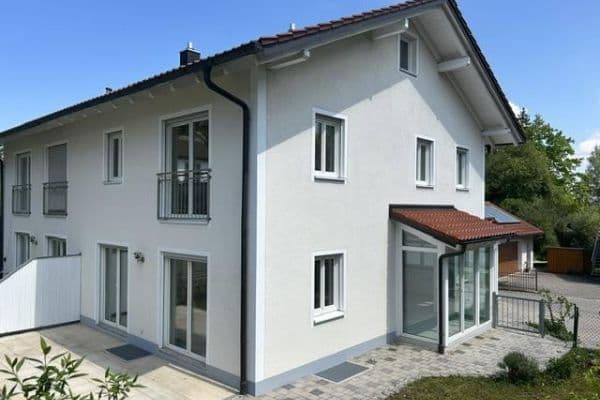 Predaj domu 150 m², pozemek 291 m², Brunnenstr.2, Ottenhofen, Bavorsko Predaj domu 150 m², pozemek 291 m², Brunnenstr.2, Ottenhofen, Bavorsko