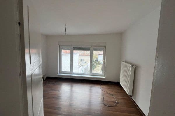 Prenájom bytu 5-izbový 140 m², Hauptstr. 39, Dettenheim Prenájom bytu 5-izbový 140 m², Hauptstr. 39, Dettenheim