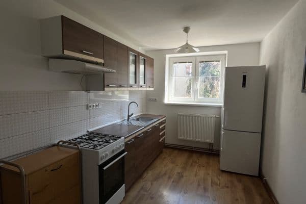 Prenájom bytu 2-izbový 62 m², Krátká, Hulín Prenájom bytu 2-izbový 62 m², Krátká, Hulín
