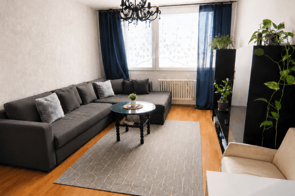 Predaj bytu 3-izbový 60 m², Radomská, Praha Predaj bytu 3-izbový 60 m², Radomská, Praha