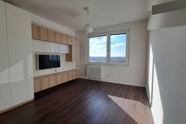 Prenájom bytu 2-izbový 42 m², nábřeží Závodu míru, Pardubice, Pardubický kraj Prenájom bytu 2-izbový 42 m², nábřeží Závodu míru, Pardubice, Pardubický kraj