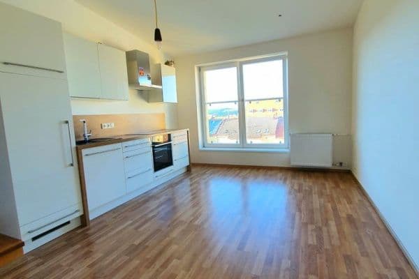 Prenájom bytu 4-izbový 77 m², Korunovační, Praha Prenájom bytu 4-izbový 77 m², Korunovační, Praha
