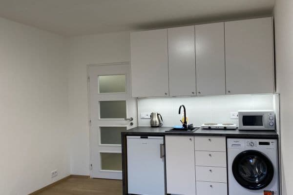 Prenájom bytu Garsoniéra 23 m², Kyselova, Praha Prenájom bytu Garsoniéra 23 m², Kyselova, Praha