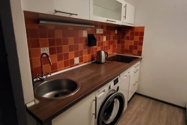 Prenájom bytu 2-izbový 43 m², Hrdličkova, Praha Prenájom bytu 2-izbový 43 m², Hrdličkova, Praha