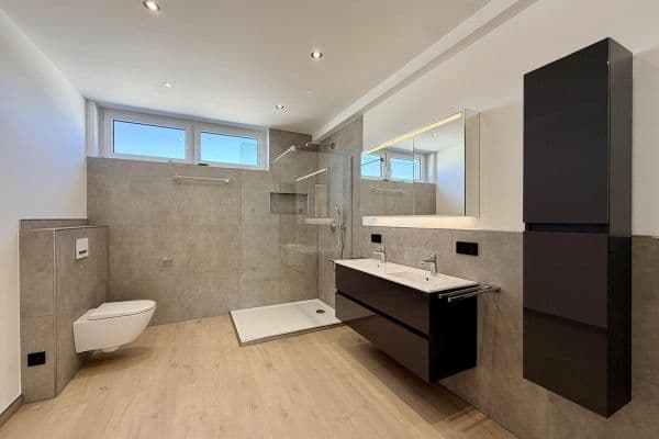 Prenájom bytu 4-izbový 134 m², Draisstr. 1, Karlsbad Prenájom bytu 4-izbový 134 m², Draisstr. 1, Karlsbad