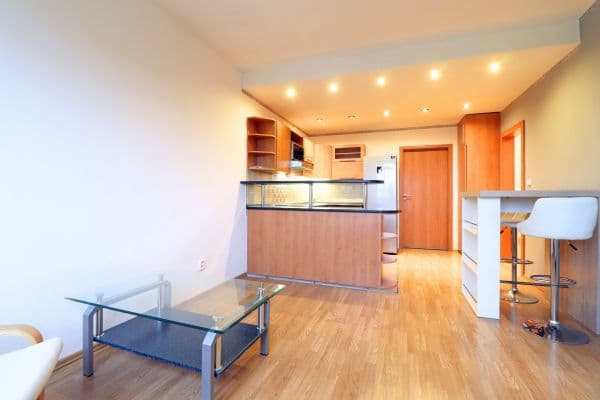 Prenájom bytu 3-izbový 56 m², Bukovecká, Praha Prenájom bytu 3-izbový 56 m², Bukovecká, Praha