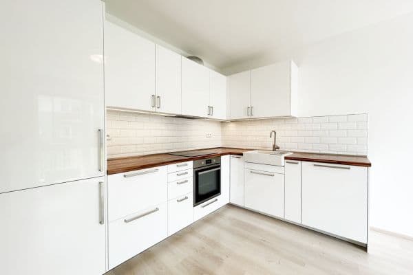 Prenájom bytu 3-izbový 60 m², Příhodova, Chýně Prenájom bytu 3-izbový 60 m², Příhodova, Chýně