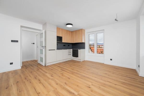 Prenájom bytu 3-izbový 55 m², Zahradní, Liberec Prenájom bytu 3-izbový 55 m², Zahradní, Liberec