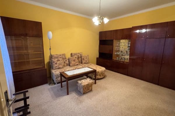 Predaj bytu 1-izbový 38 m², U Skládky, Praha Predaj bytu 1-izbový 38 m², U Skládky, Praha