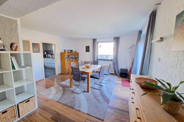Prenájom bytu 3-izbový 133 m², Gelsenkirchen Prenájom bytu 3-izbový 133 m², Gelsenkirchen