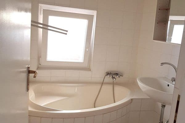 Prenájom bytu 1-izbový 43 m², Moststraße 7, Bayern - Fürth Prenájom bytu 1-izbový 43 m², Moststraße 7, Bayern - Fürth
