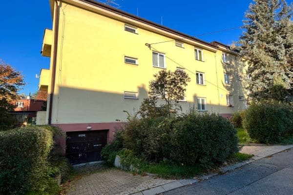 Prenájom garáže 16 m², Dělící, Orlová-Poruba Prenájom garáže 16 m², Dělící, Orlová-Poruba