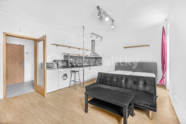 Prenájom bytu 1-izbový 34 m², Plzeňská, Praha Prenájom bytu 1-izbový 34 m², Plzeňská, Praha
