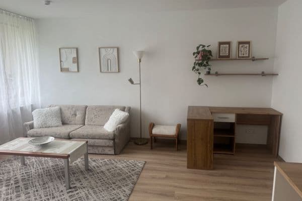 Prenájom bytu 2-izbový 66 m², Pod Zámečkem, Hradec Králové Prenájom bytu 2-izbový 66 m², Pod Zámečkem, Hradec Králové