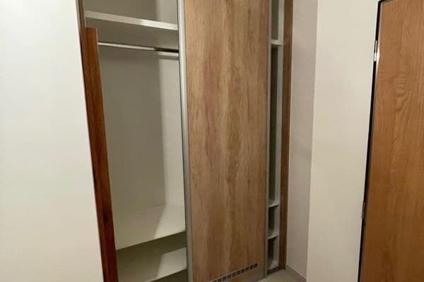 Prenájom bytu 2-izbový 55 m², Honzíkova, Praha Prenájom bytu 2-izbový 55 m², Honzíkova, Praha