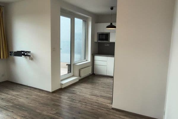 Prenájom bytu 2-izbový 56 m², Kardausova, Praha Prenájom bytu 2-izbový 56 m², Kardausova, Praha