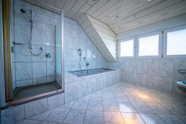 Prenájom bytu 3-izbový 119 m², Talstraße, Baden-Baden Prenájom bytu 3-izbový 119 m², Talstraße, Baden-Baden