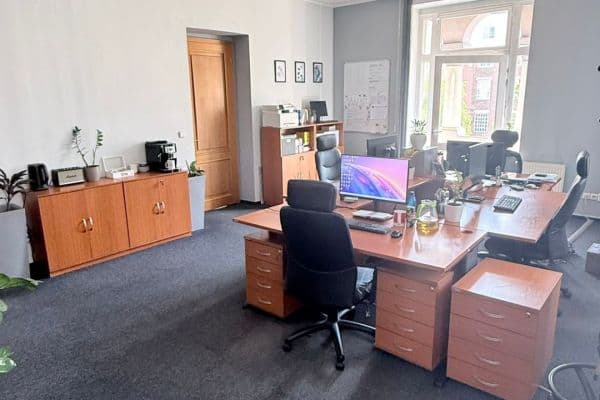 Prenájom kancelárie 54 m², Jeseniova, Praha Prenájom kancelárie 54 m², Jeseniova, Praha
