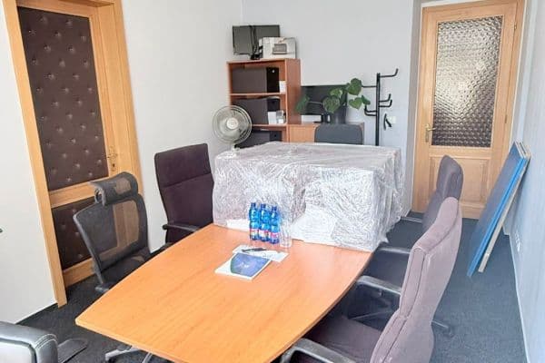 Prenájom kancelárie 16 m², Jeseniova, Praha Prenájom kancelárie 16 m², Jeseniova, Praha