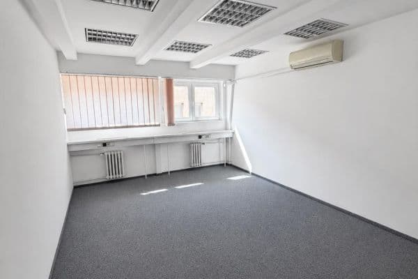 Prenájom kancelárie 20 m², Křižíkova, Praha Prenájom kancelárie 20 m², Křižíkova, Praha