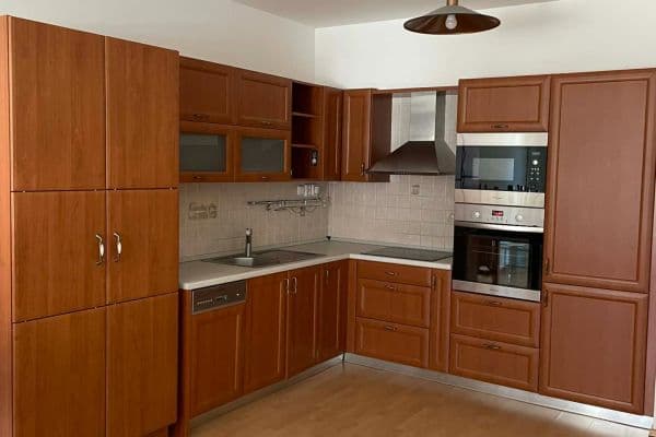 Prenájom bytu 2-izbový 66 m², Mikanova, Praha Prenájom bytu 2-izbový 66 m², Mikanova, Praha