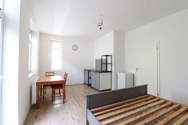 Prenájom bytu 1-izbový 27 m², Bečovská, Praha Prenájom bytu 1-izbový 27 m², Bečovská, Praha