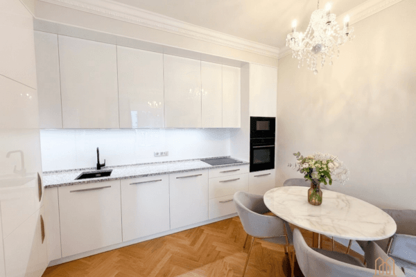 Predaj bytu 2-izbový 56 m², Tolstého, Praha Predaj bytu 2-izbový 56 m², Tolstého, Praha