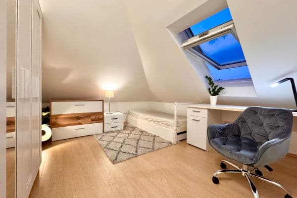 Prenájom bytu 4-izbový 98 m², Na Balkáně, Praha Prenájom bytu 4-izbový 98 m², Na Balkáně, Praha