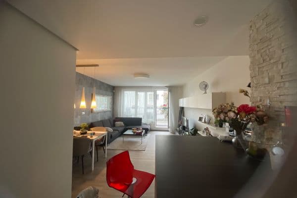 Prenájom bytu 2-izbový 75 m², Počernická, Praha Prenájom bytu 2-izbový 75 m², Počernická, Praha