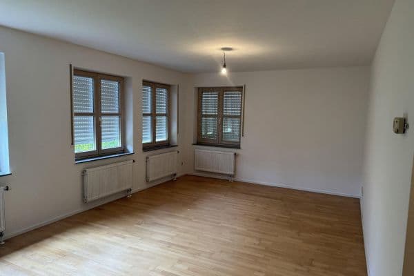 Prenájom bytu 3-izbový 80 m², Asangstr.160, Stuttgart-Obertürkheim, Bádensko-Wurttembersko Prenájom bytu 3-izbový 80 m², Asangstr.160, Stuttgart-Obertürkheim, Bádensko-Wurttembersko