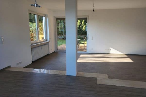 Prenájom bytu 5-izbový 146 m², Zeller Strasse 26, Margetshöchheim Prenájom bytu 5-izbový 146 m², Zeller Strasse 26, Margetshöchheim
