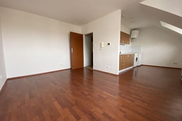 Prenájom bytu 1-izbový 34 m², Za Papírnou, Praha Prenájom bytu 1-izbový 34 m², Za Papírnou, Praha
