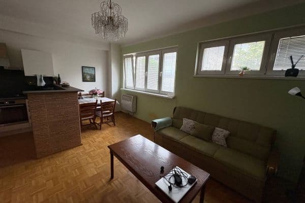 Prenájom bytu 2-izbový 54 m², Osadní, Prague Prenájom bytu 2-izbový 54 m², Osadní, Prague
