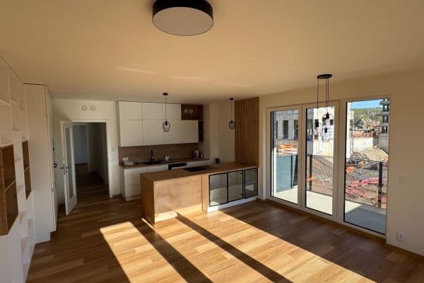 Prenájom bytu 3-izbový 86 m², Kolmanova, Praha Prenájom bytu 3-izbový 86 m², Kolmanova, Praha