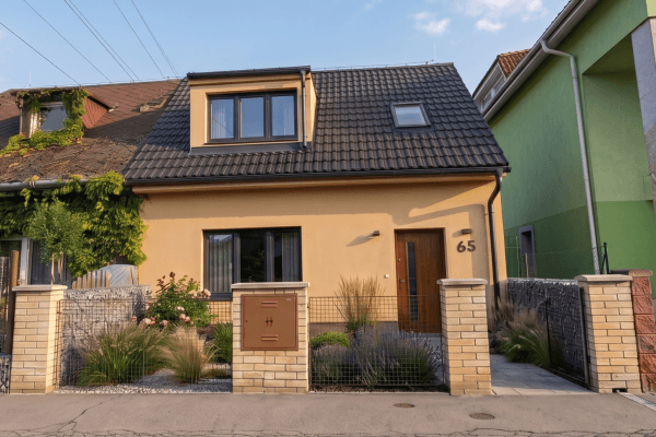 Predaj domu 106 m², pozemek 247 m², Jahodnická, Praha Predaj domu 106 m², pozemek 247 m², Jahodnická, Praha