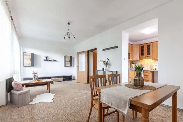 Predaj bytu 3-izbový 74 m², Břežany II Predaj bytu 3-izbový 74 m², Břežany II