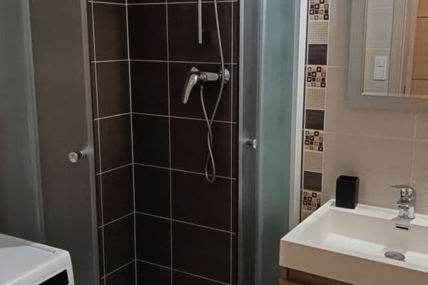 Prenájom bytu 1-izbový 38 m², Hornoměcholupská, Praha, Praha Prenájom bytu 1-izbový 38 m², Hornoměcholupská, Praha, Praha